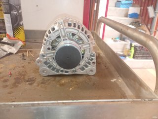Alternador HELLA 14V 90A 8EL 011 710-381
