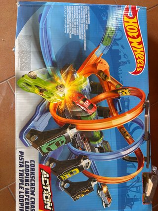 Circuito Hot Wheels Corkscrew Crash
