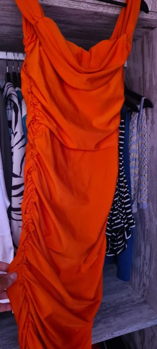 Vestido naranja para evento