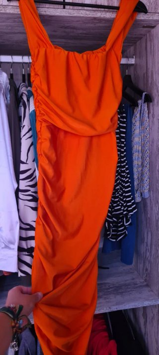 Vestido naranja para evento