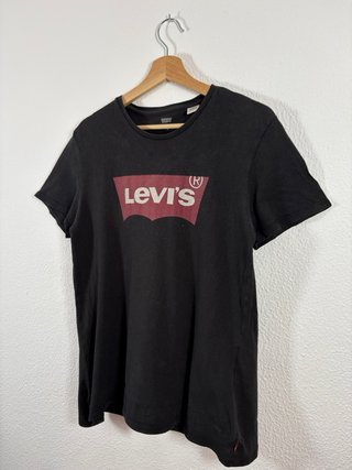 Camiseta Levi's Negra Logo Grande