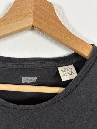 Camiseta Levi's Negra Logo Grande