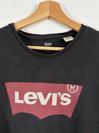 Camiseta Levi's Negra Logo Grande