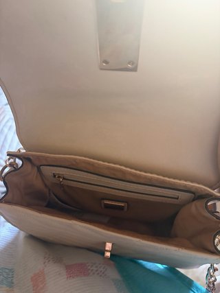 Bolso Guess Beige y Dorado