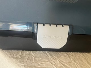 Caja de herramientas azul con asa