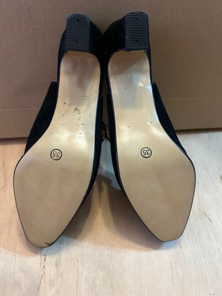 Zapatos negros abiertos talla 35