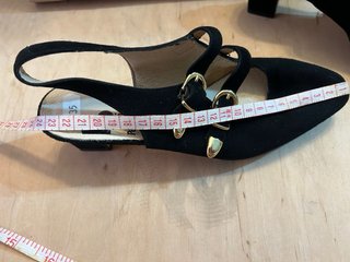 Zapatos negros abiertos talla 35