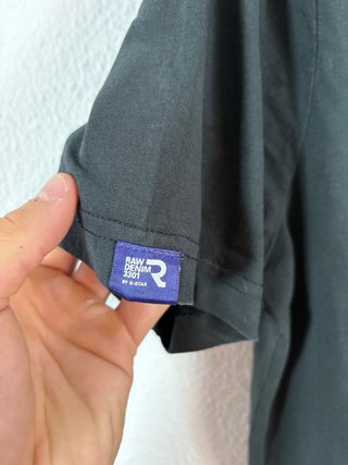 Camiseta G-Star RAW Negra y Morada