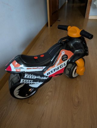Moto correpasillos Repsol YSS