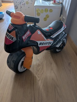 Moto correpasillos Repsol YSS