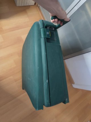 Maleta gigante rígida con asa y ruedas
