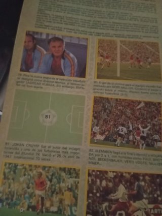 Album  Futbol en Acción Danone 1982 con más  cromo