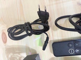 Apple TV 4K 64GB con Mando y soporte pared