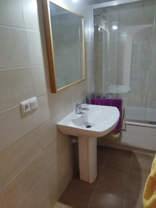 Lavabo Roca Vintage Cerámica beige claro.