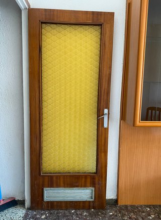Puerta madera vintage cristal amarillo retro