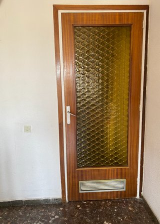 Puerta madera vintage cristal amarillo retro