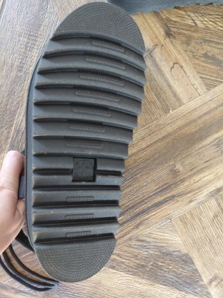 Sandali Dr. Martens neri nuovi