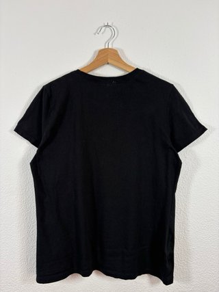 Camiseta Nike Negra con Logo Dorado