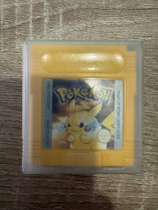 Nintendo Game Boy Color + Pokémon Amarillo