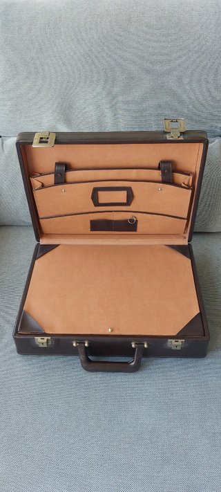Maletín ejecutivo marrón