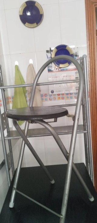 Mesa plegable con 2 banquetas