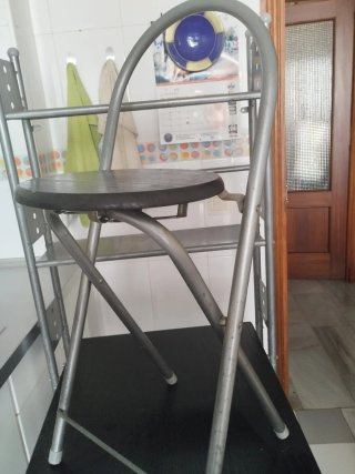 Mesa plegable con 2 banquetas