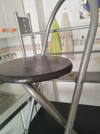 Mesa plegable con 2 banquetas