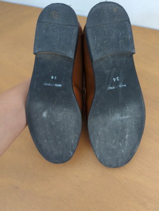 Mocasines niña marrones con pompón