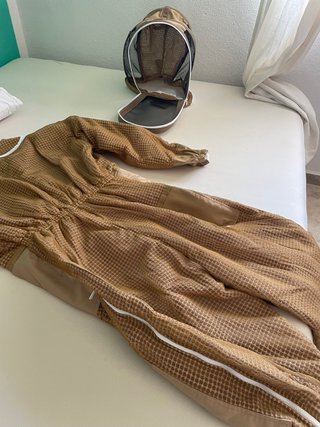 Traje de apicultor nuevo