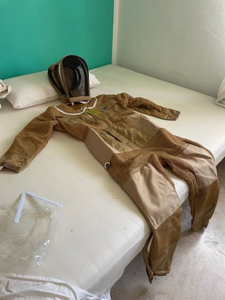 Traje de apicultor nuevo