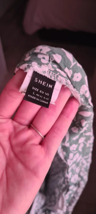 Falda midi verde con estampado floral