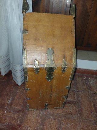 Caja de madera antigua