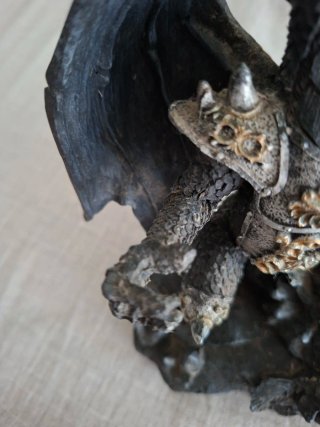 Drago Nero con Armatura Gotico da Collezione
