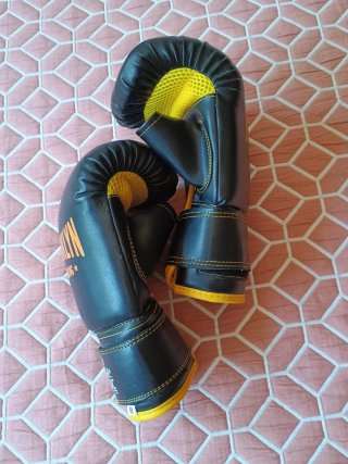 Guantes de Boxeo Negros y Amarillos