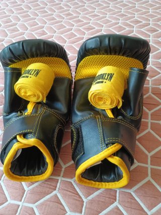 Guantes de Boxeo Negros y Amarillos