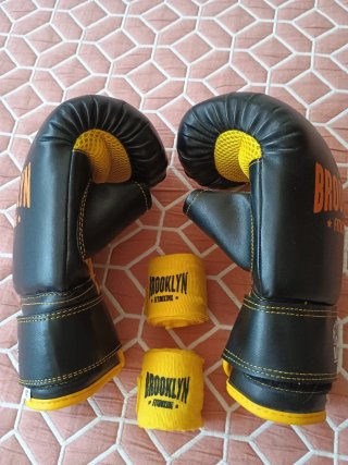 Guantes de Boxeo Negros y Amarillos