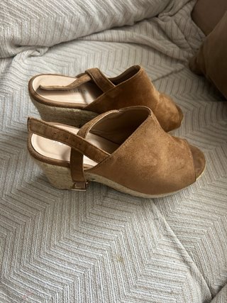 Zapatos de tacón cuña marrones talla 39