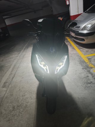 Maxi Scooter Eléctrica Negra