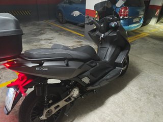 Maxi Scooter Eléctrica Negra