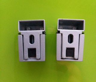 Estantería rinconera de vidrio verde
