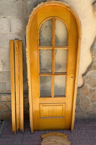 Puerta de pino maciza con cristal