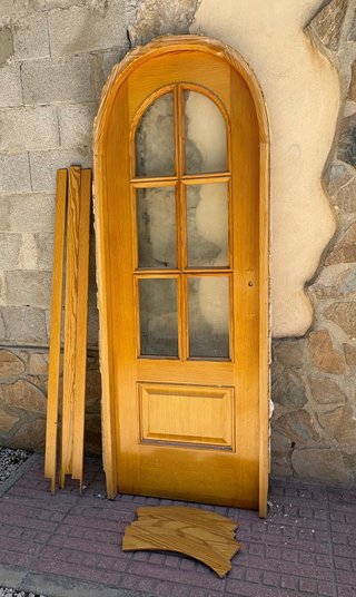 Puerta de pino maciza con cristal