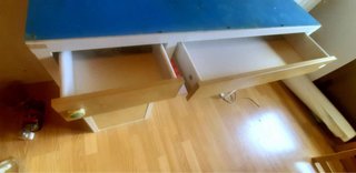 Escritorio madera y metal azul
