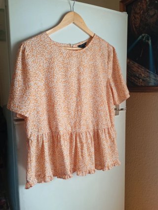 Blusa New Look Naranja y Blanca Talla S