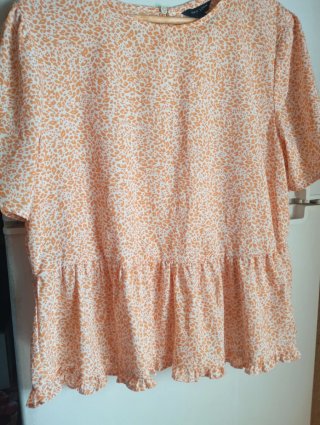 Blusa New Look Naranja y Blanca Talla S