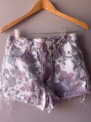 Shorts Stradivarius florales talla 38