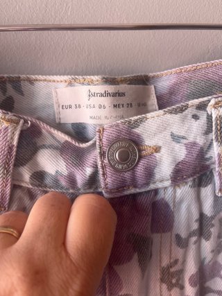 Shorts Stradivarius florales talla 38