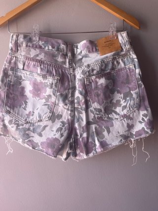 Shorts Stradivarius florales talla 38