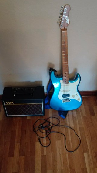 Guitarra Eléctrica Azul + Amplificador VOX
