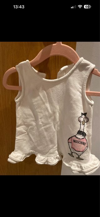 Hamaca Babybjorn y vestidos de marca
